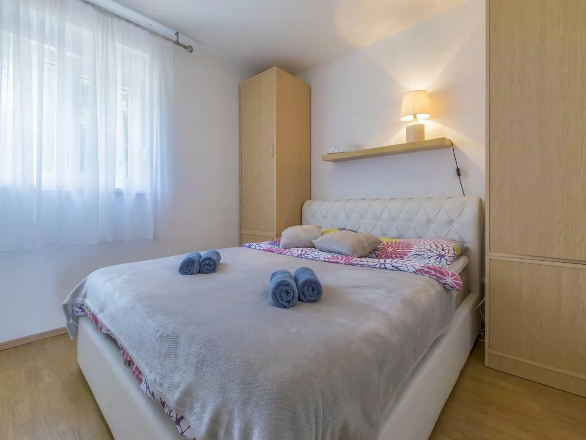 Apartment Cherry 2 Selce