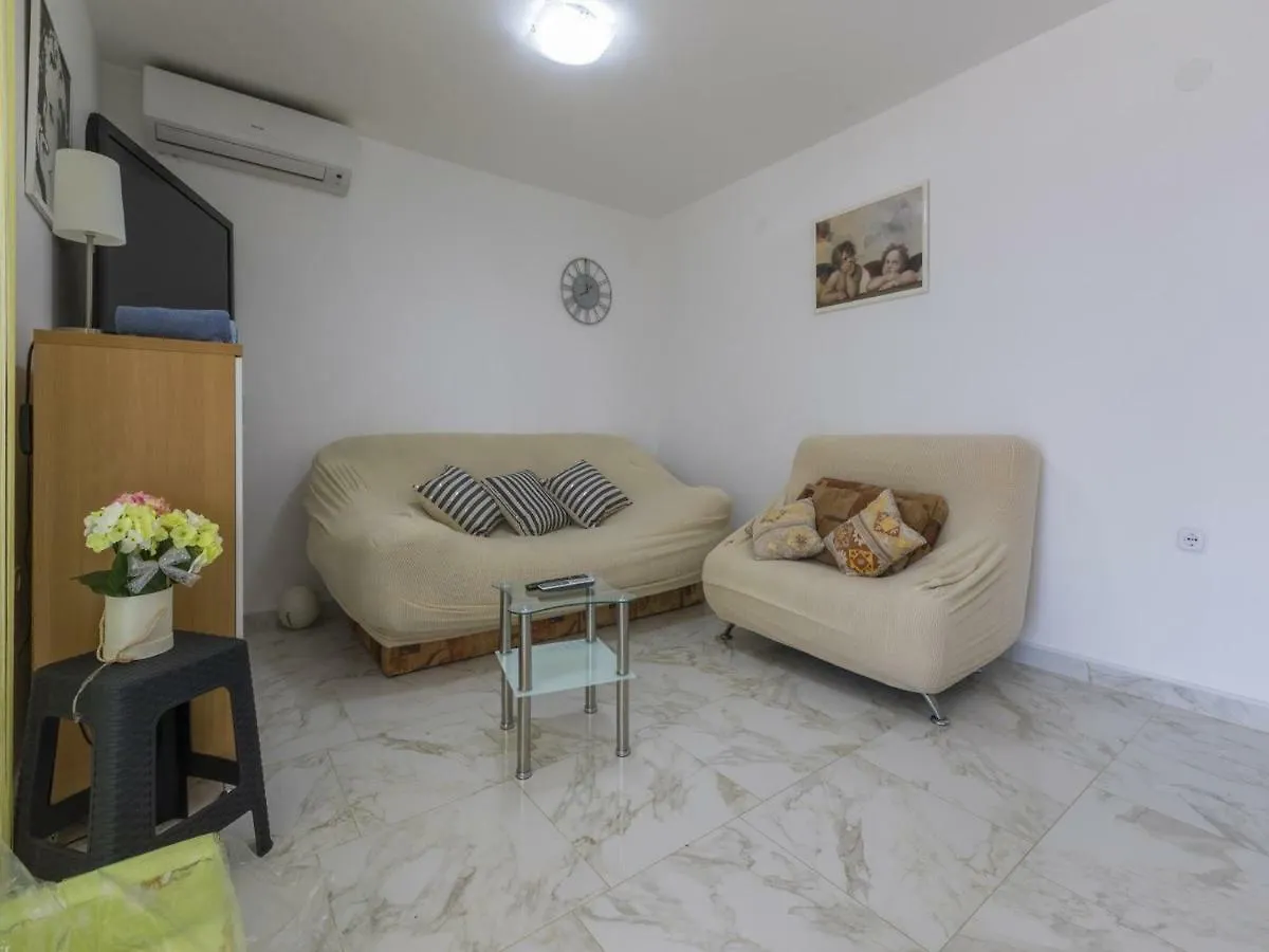 Apartment Cherry 2 Selce 0*,  Hırvatistan