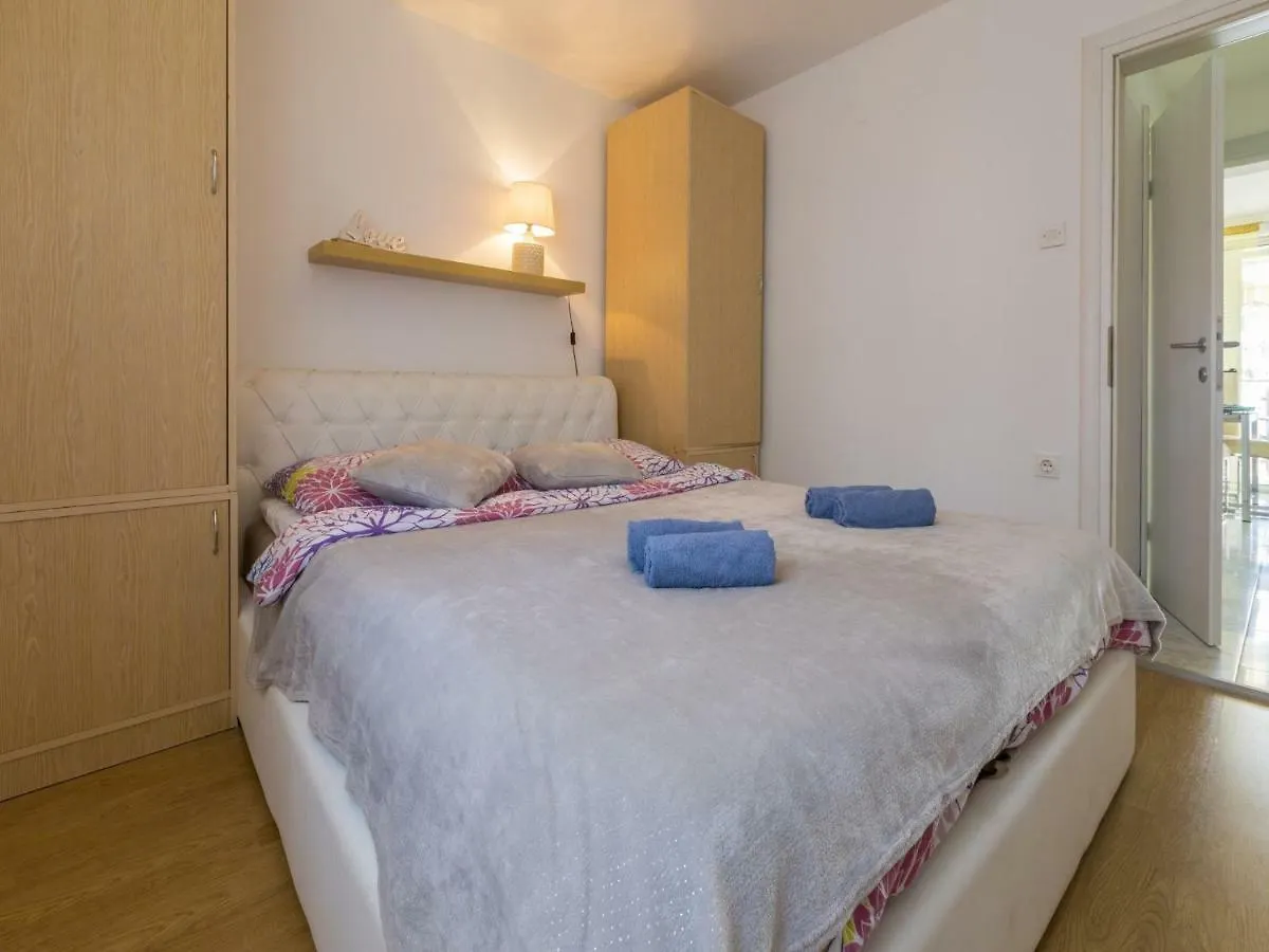 Apartment Cherry 2 Selce