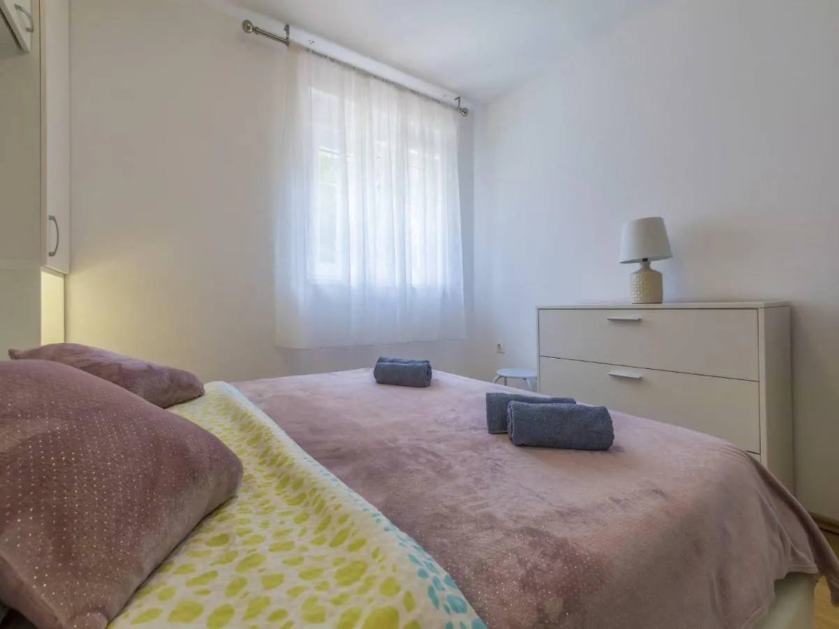 Apartment Cherry 2 Selce