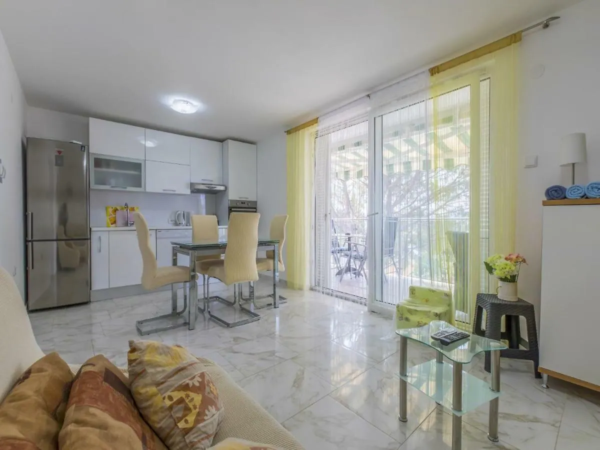 Apartment Cherry 2 Selce Hırvatistan